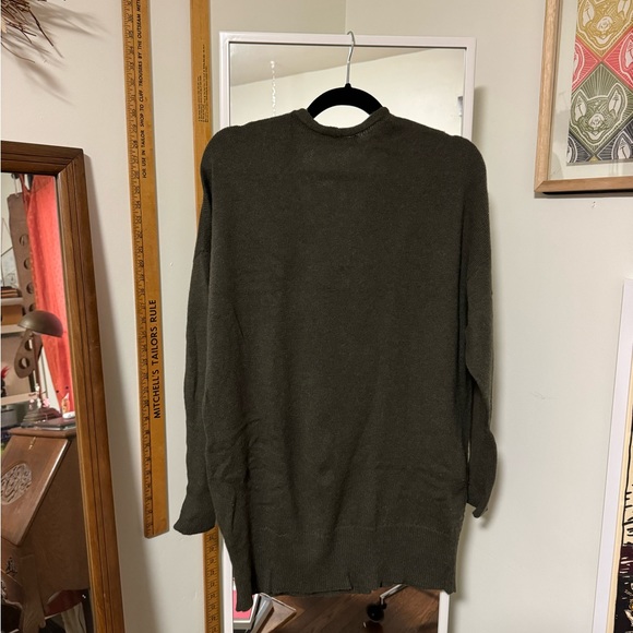 Peruvian connection olive green v-neck tunic sweater - Picture 6 of 6